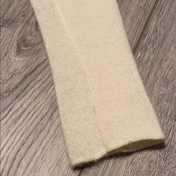 Vince Ivory CASHMERE Light Weight Sweater!! - Picture 5 of 7